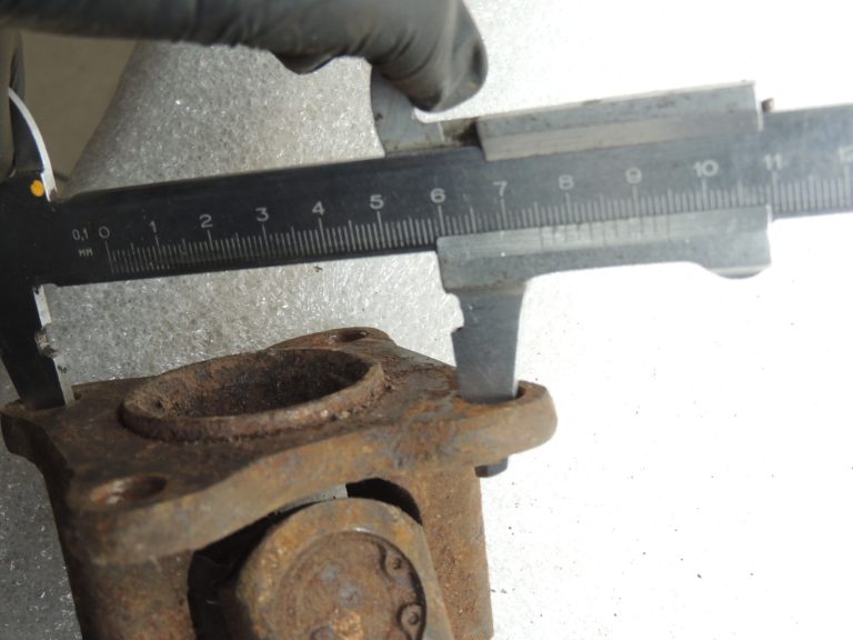 OEM Suzuki Grand Vitara II 2.0 benzīna aizmugurējās ass piedziņas vārpsta 2710265D00