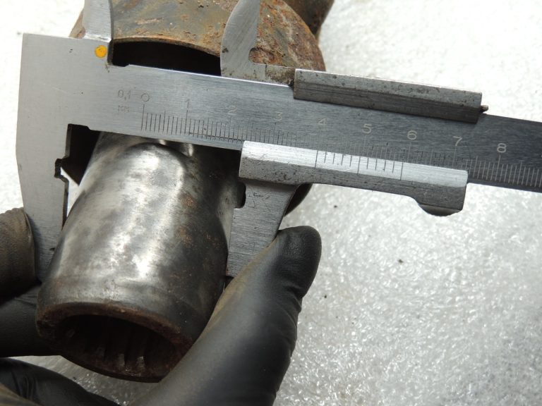 OEM Suzuki Grand Vitara II 2.0 benzīna aizmugurējās ass piedziņas vārpsta 2710265D00