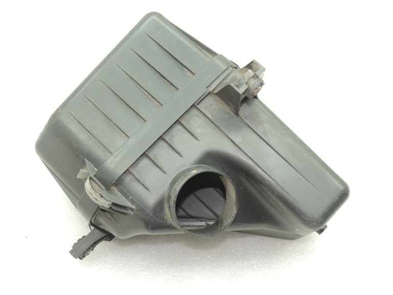 OEM Suzuki Grand Vitara III 2.0i gaisa filtra korpuss gaisa filtra kaste 1370066J00