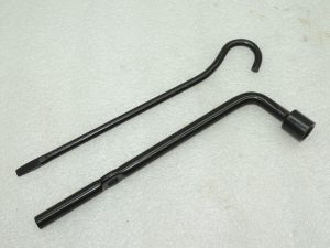 OEM Suzuki Vitara IV riteņu atslēgu instrumentu komplekts
