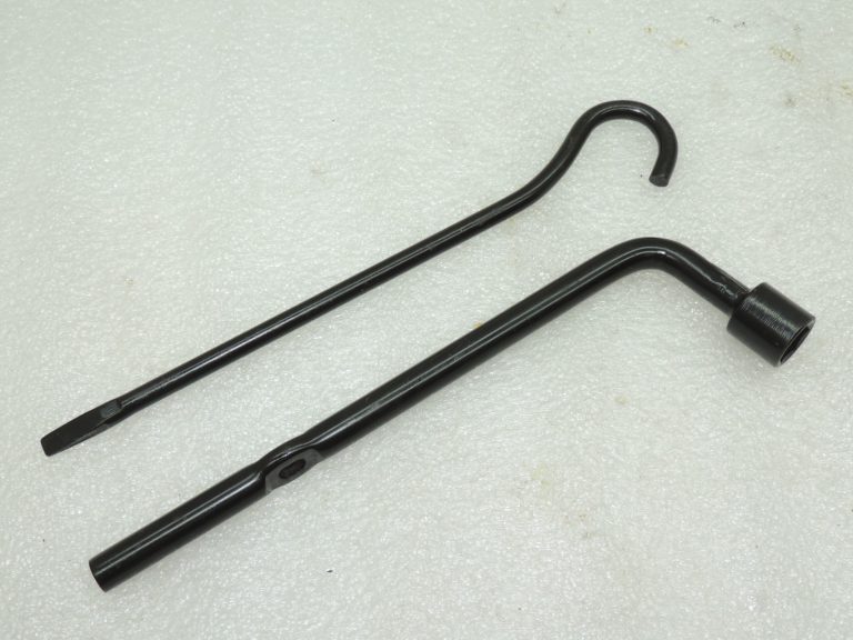 OEM Suzuki Vitara IV riteņu atslēgu instrumentu komplekts