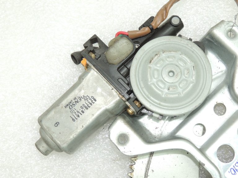 OEM Suzuki Jimny 2003 Logu regulators ar motoru Priekšējais labais 8340181A10