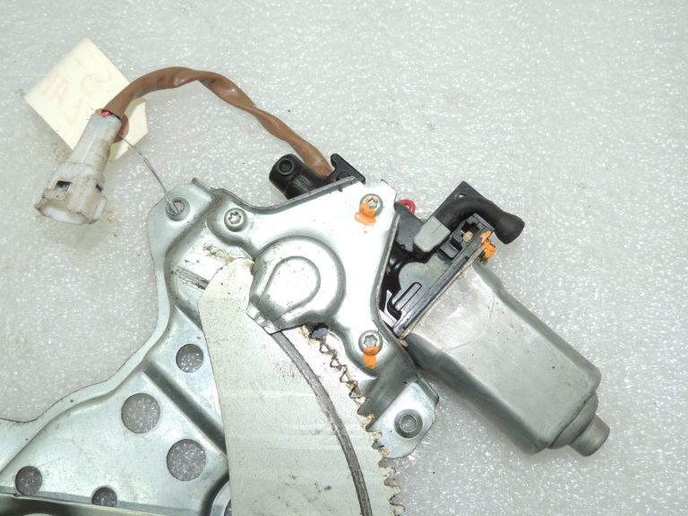 OEM Suzuki Jimny 2003 Logu regulators ar motoru Priekšējais labais 8340181A10