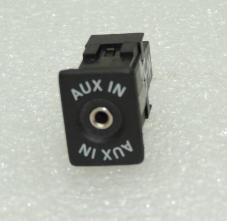 Oriģinālā VW Tiguan 5N AUX-IN ligzda 5M0035724