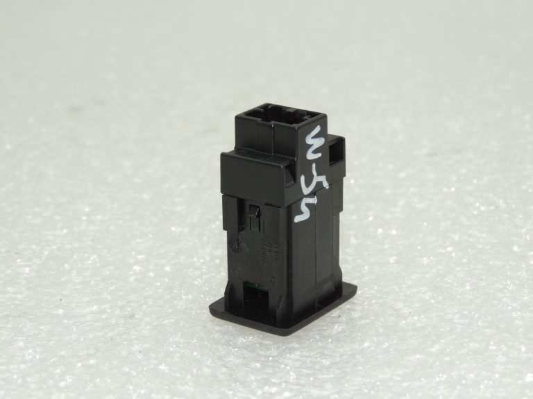 Oriģinālā VW Tiguan 5N AUX-IN ligzda 5M0035724