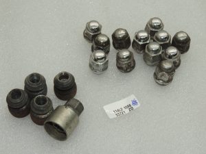 OEM Suzuki Jimny III riteņu uzgriežņu komplekts