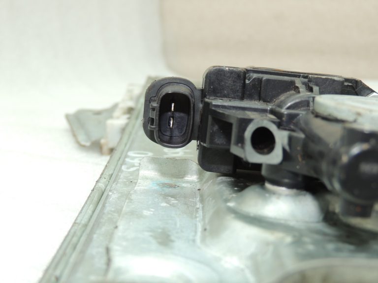 Suzuki Grand Vitara III Logu regulators priekšējais kreisais 8340265J01