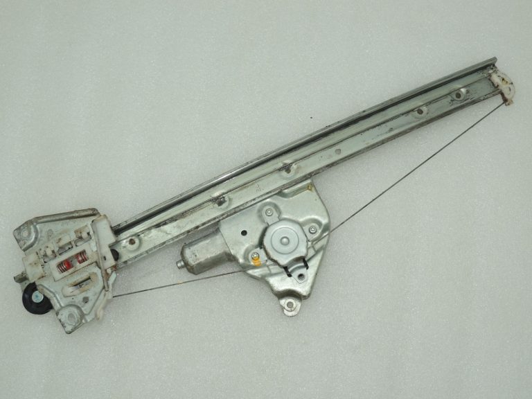 Suzuki Grand Vitara III Logu regulators priekšējais kreisais 8340265J01