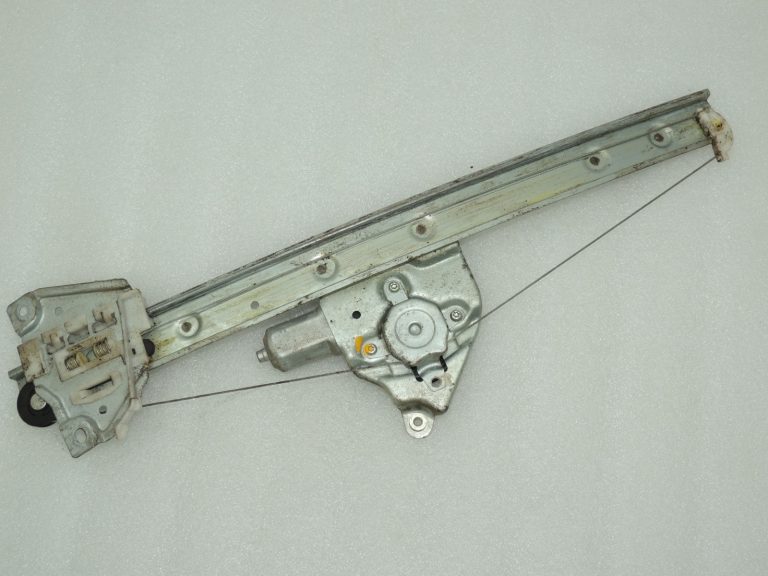 Suzuki Grand Vitara III aizmugurējais kreisais loga regulators 8350265J00