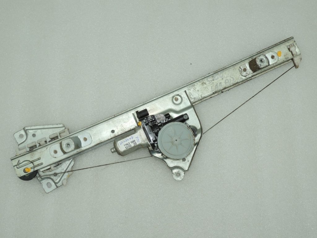 Suzuki Grand Vitara III Aizmugurējā loga regulators pa labi 8350165J00