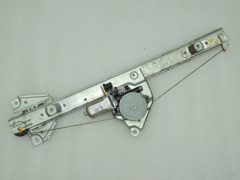 Suzuki Grand Vitara III Aizmugurējā loga regulators pa labi 8350165J00