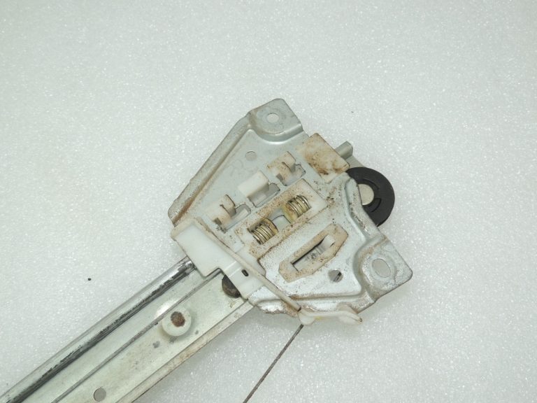 Suzuki Grand Vitara III Aizmugurējā loga regulators pa labi 8350165J00