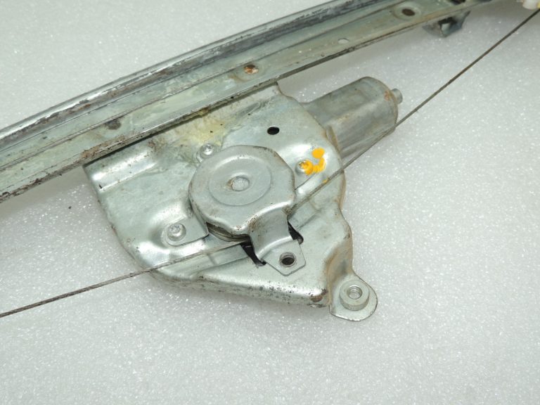 Suzuki Grand Vitara III Aizmugurējā loga regulators pa labi 8350165J00