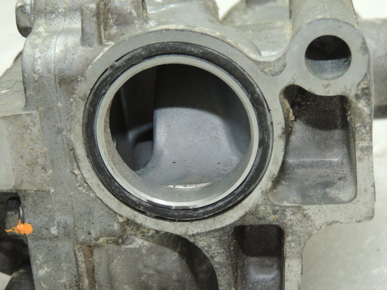 OEM Suzuki SX4 2.0i ūdens sūknis 1740077817