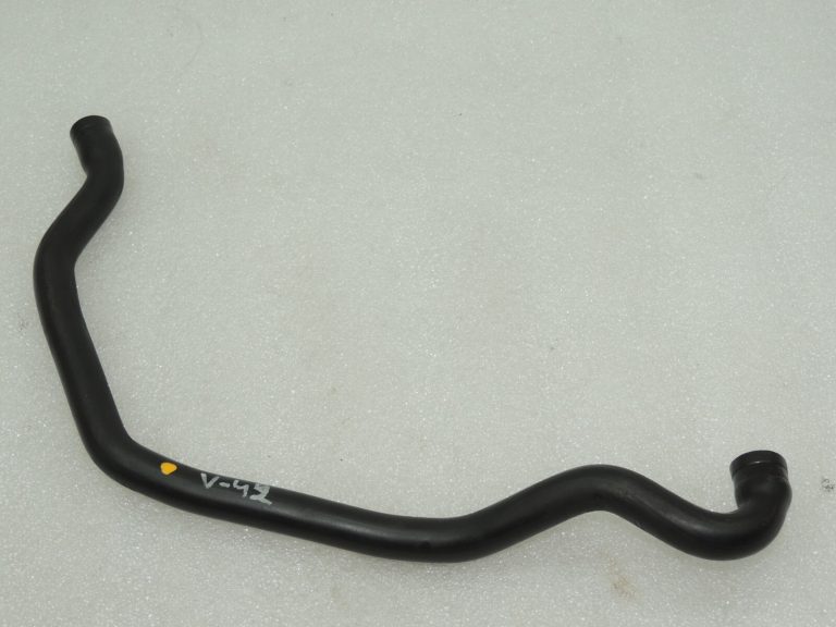 OEM Volvo S80 II 2.4D eļļas filtra izplūdes caurule 30757220