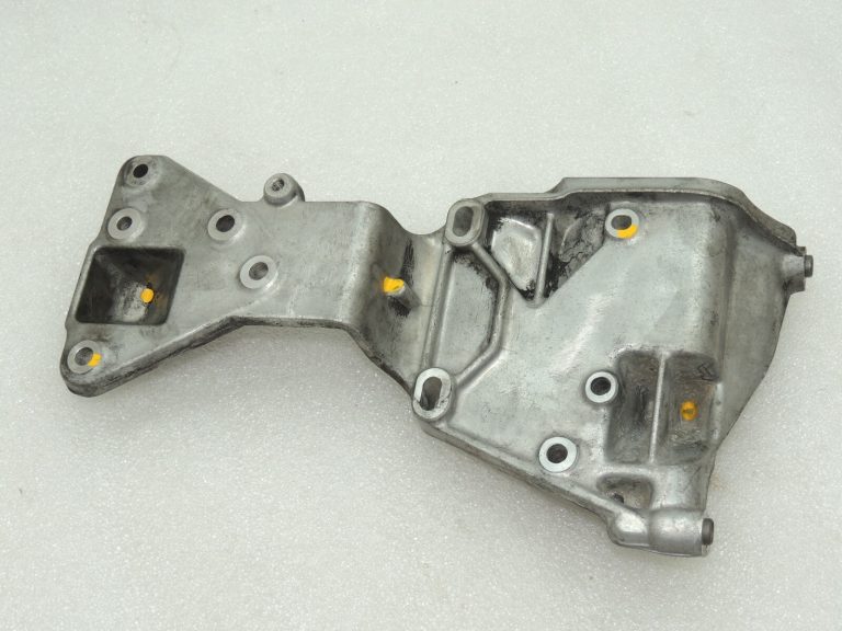 OEM Volvo S80 II 2.4D alternatora kronšteins 31316673