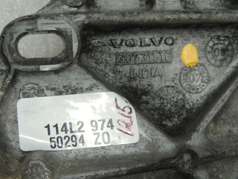 OEM Volvo S80 II 2.4D alternatora kronšteins 31316673