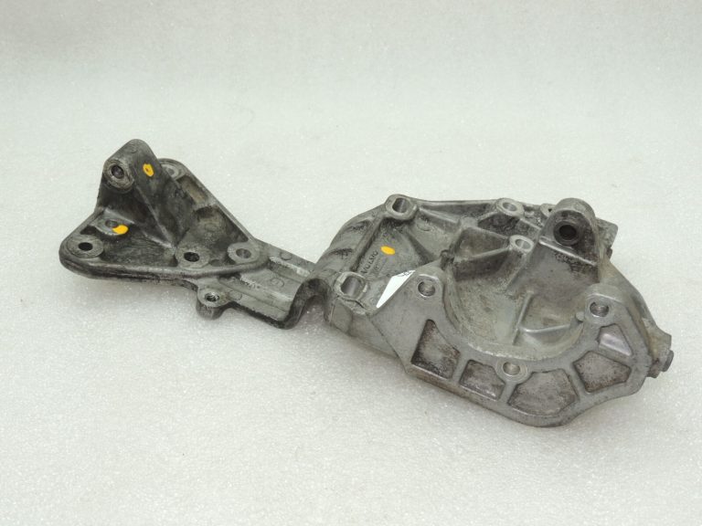 OEM Volvo S80 II 2.4D alternatora kronšteins 31316673