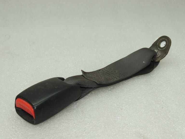 OEM Suzuki Grand Vitara II Aizmugures drošības jostas sprādze, labā 8490482DN0LA5