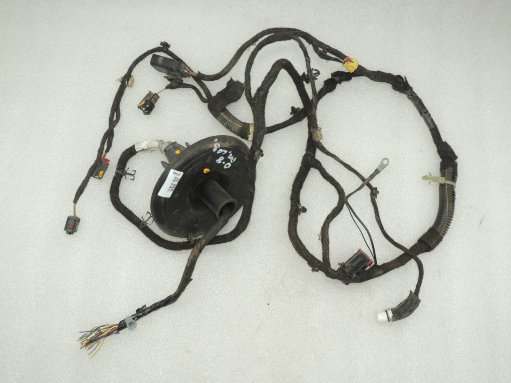 Opel Insignia B 1.5i remonta elektroinstalācijas priekšējā labajā pusē 39115607