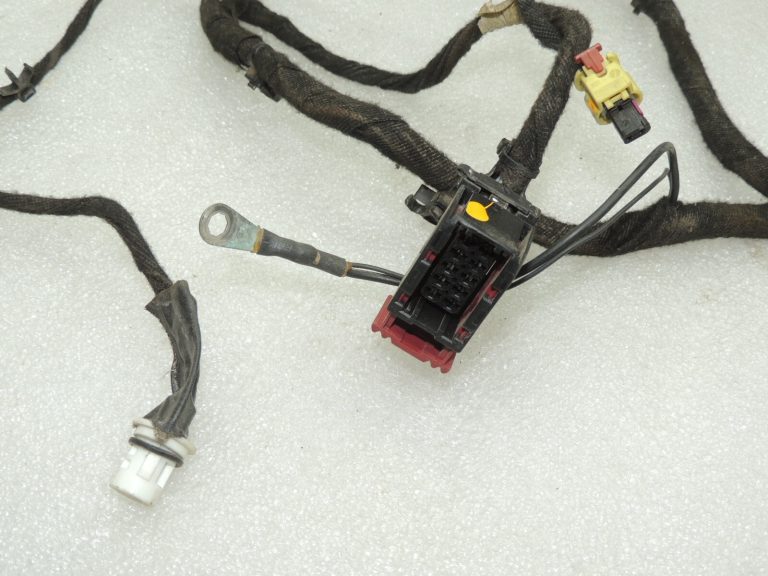 Opel Insignia B 1.5i remonta elektroinstalācijas priekšējā labajā pusē 39115607