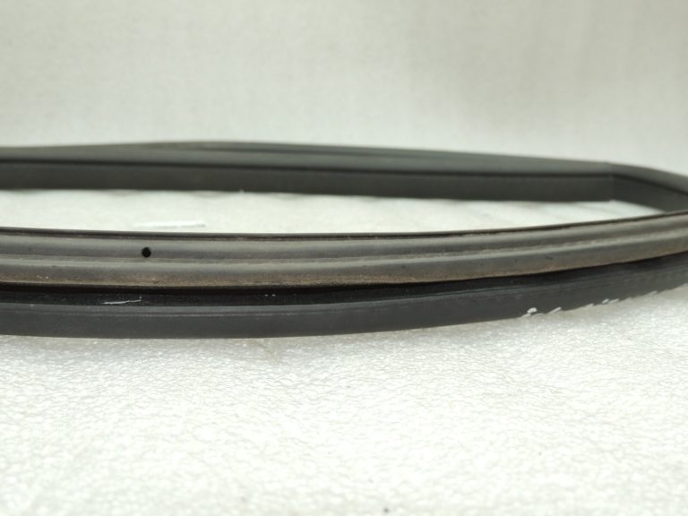 Chrysler Grand Voyager Mk5 aizmugurējais kreisais blīvslēgs 4894635AB