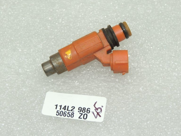 OEM Suzuki Grand Vitara 2.0i degvielas iesmidzinātājs 15710-65D00