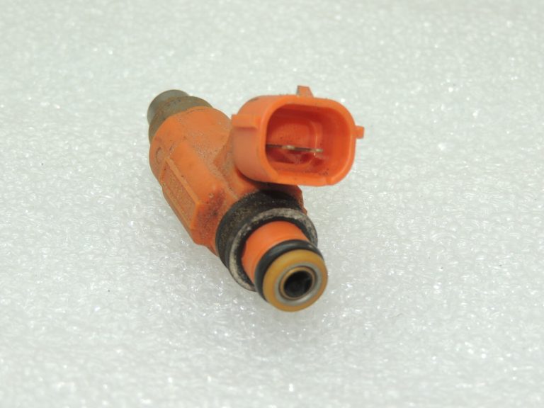 OEM Suzuki Grand Vitara 2.0i degvielas iesmidzinātājs 15710-65D00