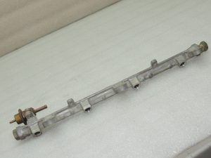 OEM Suzuki Grand Vitara 2.0i degvielas iesmidzināšanas kolektors 15700-65810