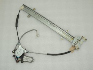 OEM Suzuki Grand Vitara Mk2 priekšējais labās puses logu motors 83401-65D10