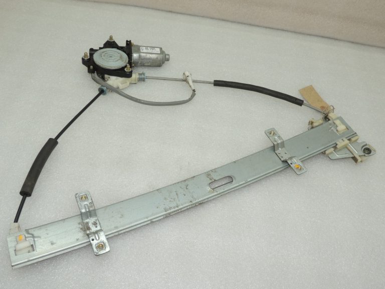 OEM Suzuki Grand Vitara Mk2 priekšējais labās puses logu motors 83401-65D10