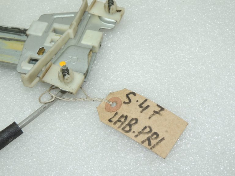 OEM Suzuki Grand Vitara Mk2 priekšējais labās puses logu motors 83401-65D10