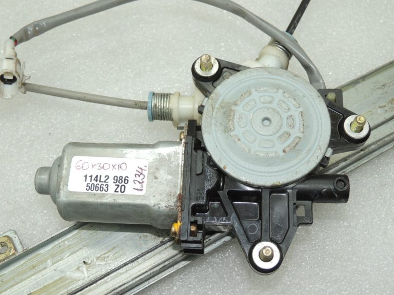 OEM Suzuki Grand Vitara Mk2 priekšējais labās puses logu motors 83401-65D10