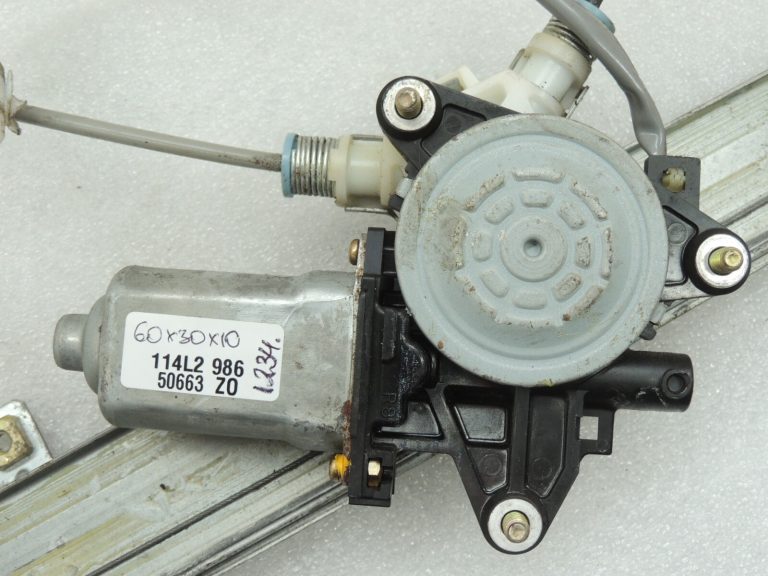 OEM Suzuki Grand Vitara Mk2 priekšējais labās puses logu motors 83401-65D10