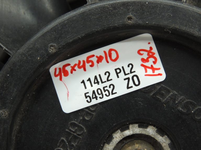 OEM Suzuki Grand Vitara II 2.0D Kondensatora ventilators 9556065D03