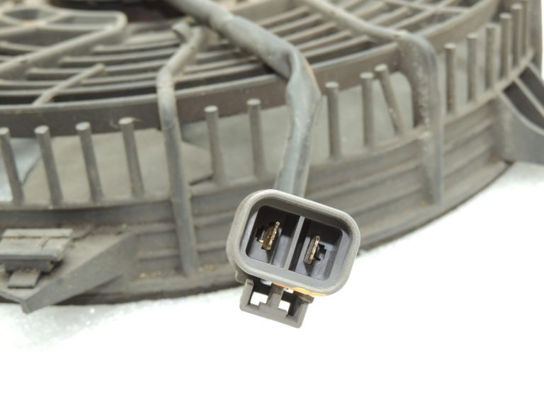 OEM Suzuki Grand Vitara II 2.0D Kondensatora ventilators 9556065D03