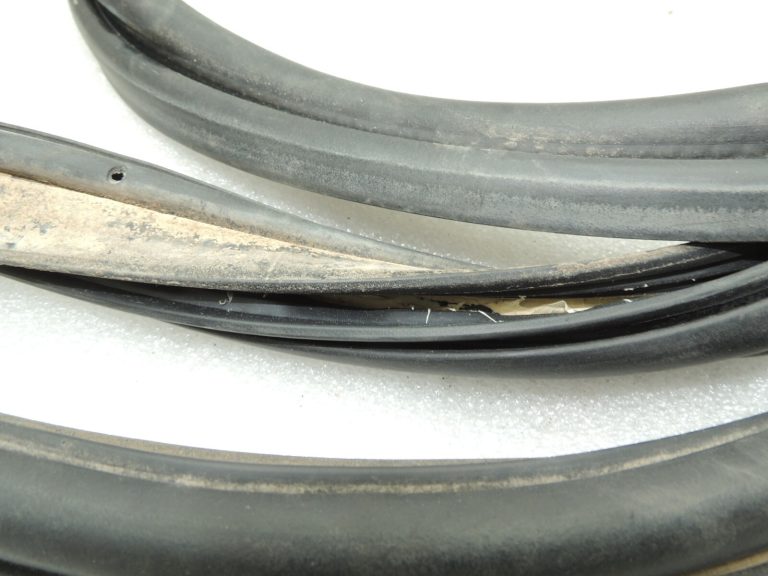 Chrysler Grand Voyager Mk5 Aizmugurējo durvju slīdošo durvju blīvējums 5054274AB