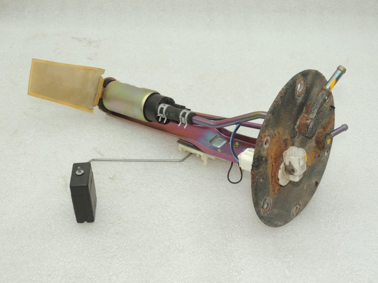 OEM Suzuki Grand Vitara 2.0i degvielas sūknis 15100-65D70