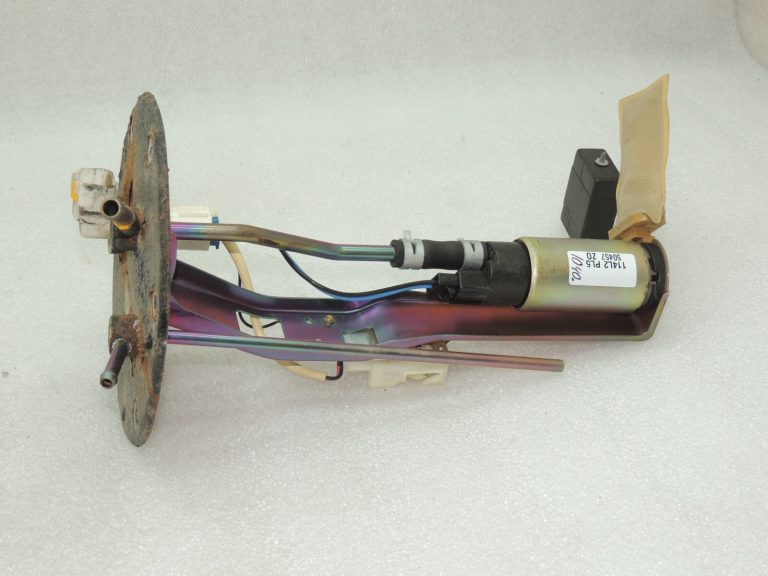OEM Suzuki Grand Vitara 2.0i degvielas sūknis 15100-65D70