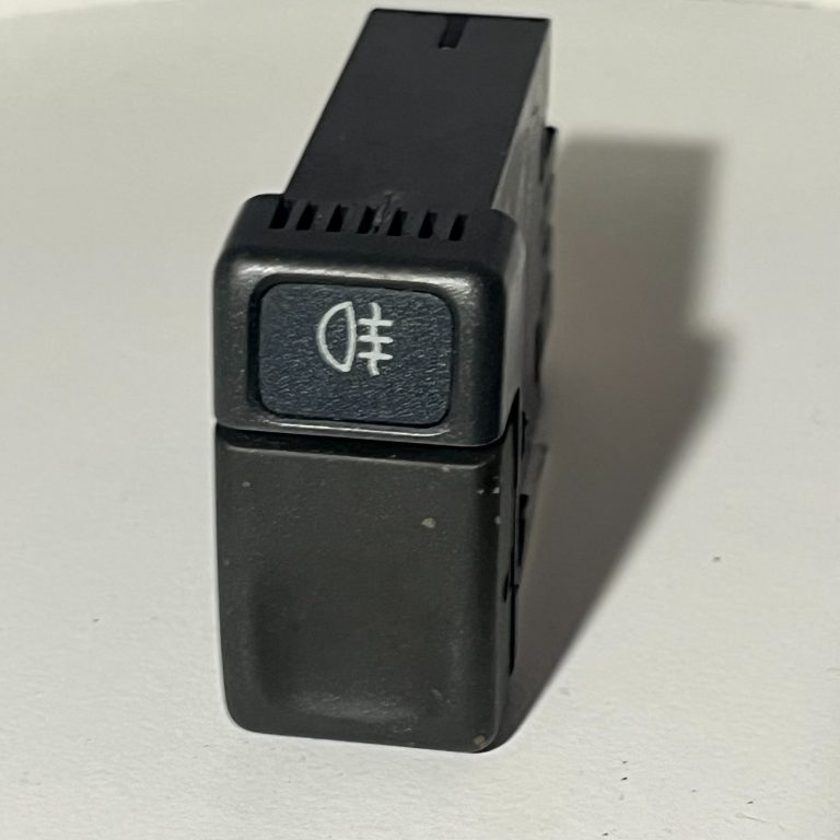 Volvo V70 I Aizmugurējo miglas lukturu slēdzis 30739321