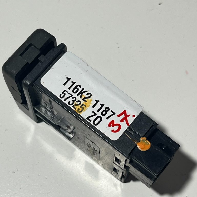 Volvo V70 I Aizmugurējo miglas lukturu slēdzis 30739321