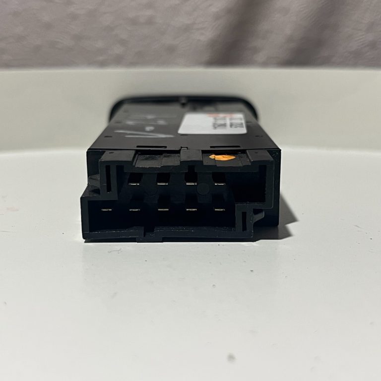 Volvo V70 I avārijas signalizācijas slēdzis 31443714