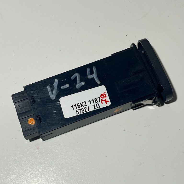 Volvo V70 I avārijas signalizācijas slēdzis 31443714