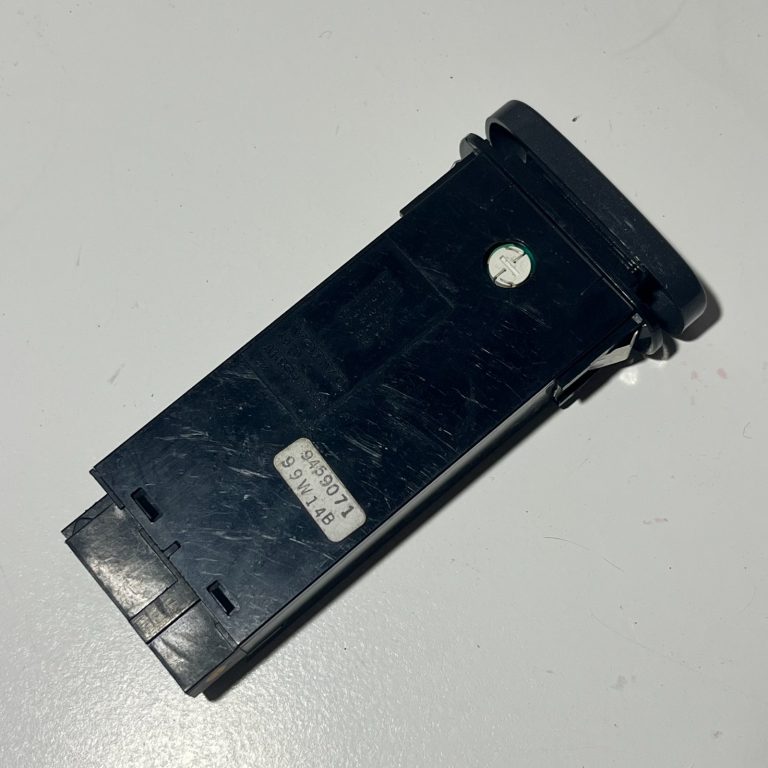 Volvo V70 I avārijas signalizācijas slēdzis 31443714