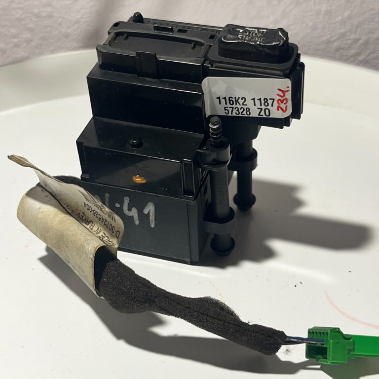 Volvo V70 III aizdedzes slēdzene LHD 31268326