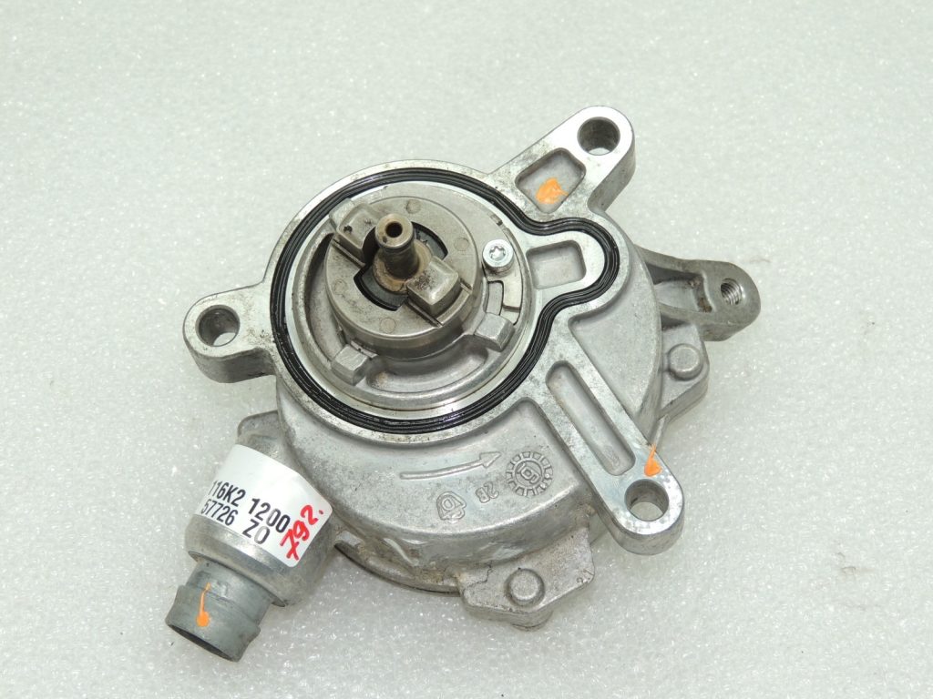 OEM Volvo V50 2.4D vacuum pump Vacuum pump 31375106