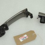 OEM Volvo V70 III ārējā aizmugurējo kreiso durvju rokturis OYSTER GREY PEARL 39879658