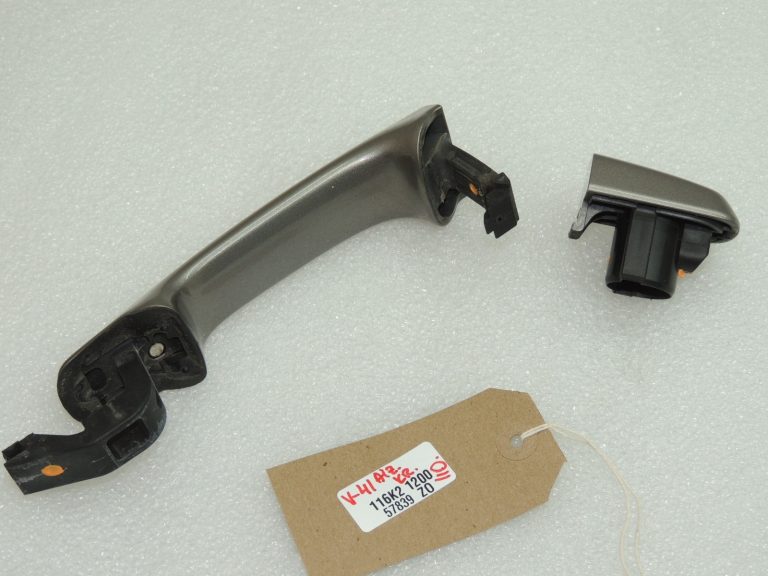OEM Volvo V70 III ārējā aizmugurējo kreiso durvju rokturis OYSTER GREY PEARL 39879658