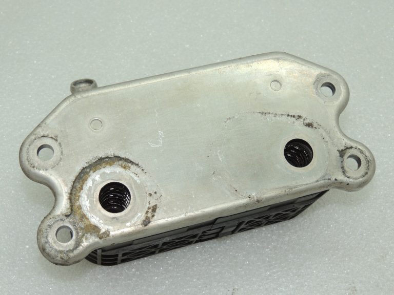 OEM Volvo V70 II 2.4D eļļas dzesētājs 31201912