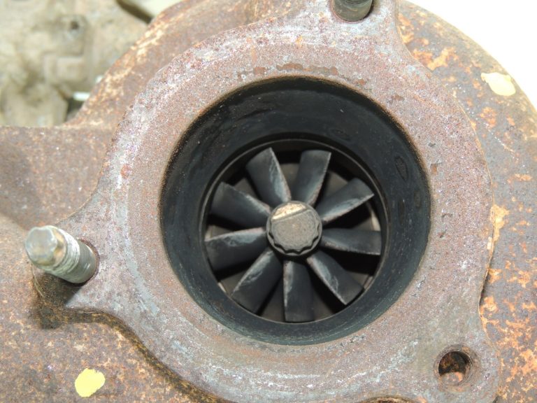 Toyota Hilux VII 2.5 D-4D 2KD-FTV turbokompresors 172010L071 172010L070 Turobcharger